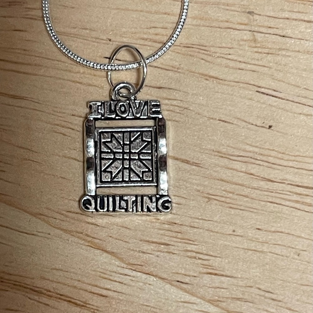 I love quilting necklace